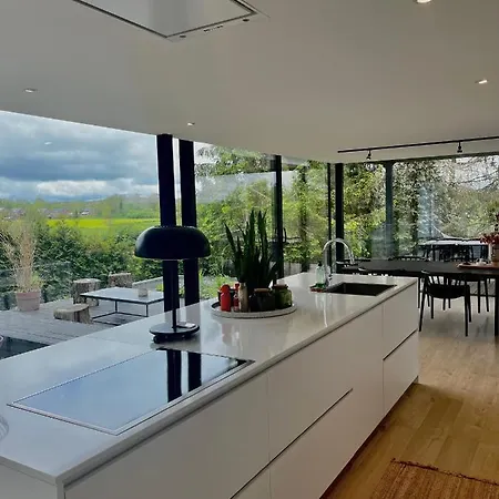 Chez Arthur マルシュ・アン・ファメンヌ